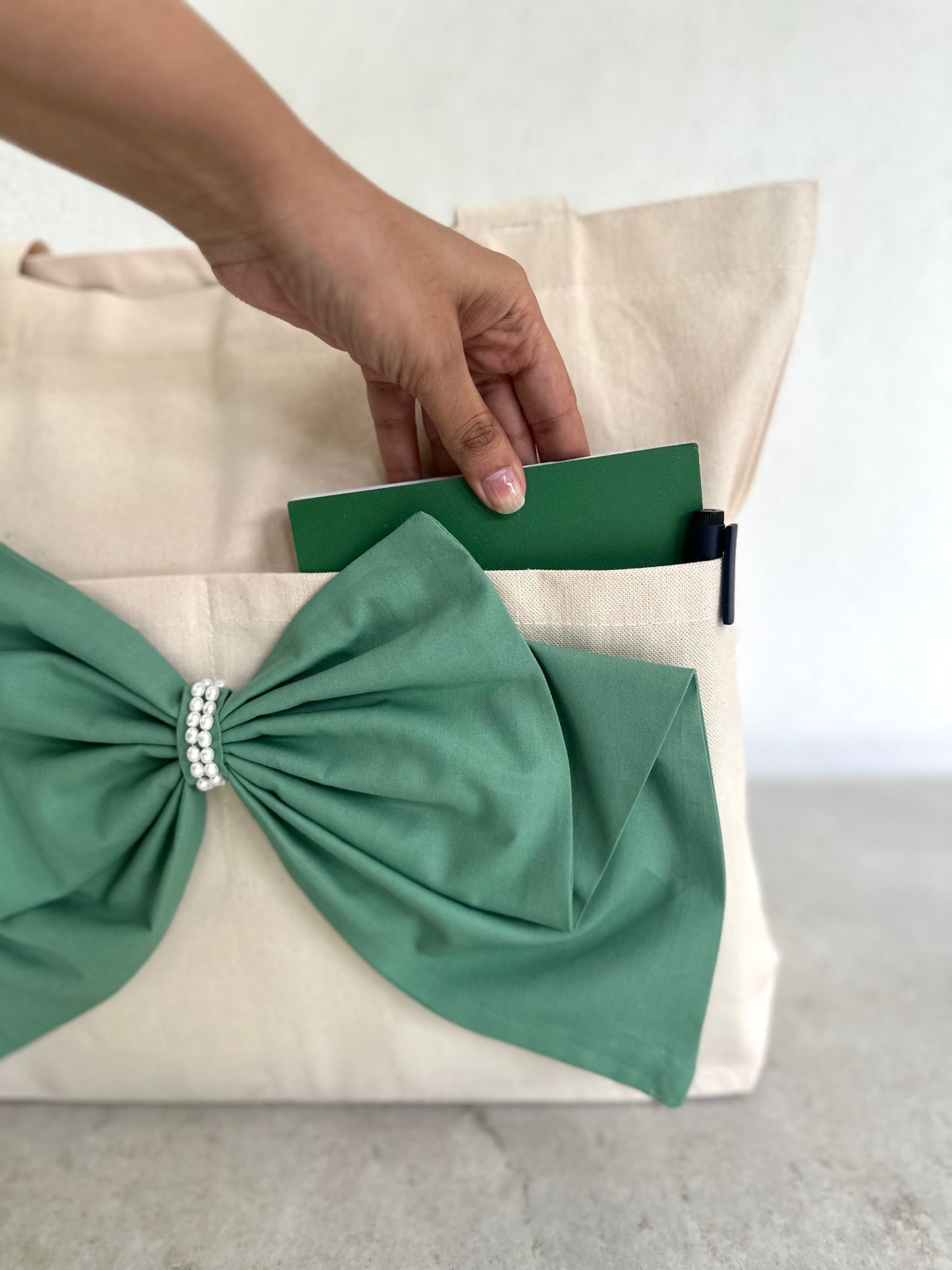 Canvas | The darling Bow green | Horizontal tote bag